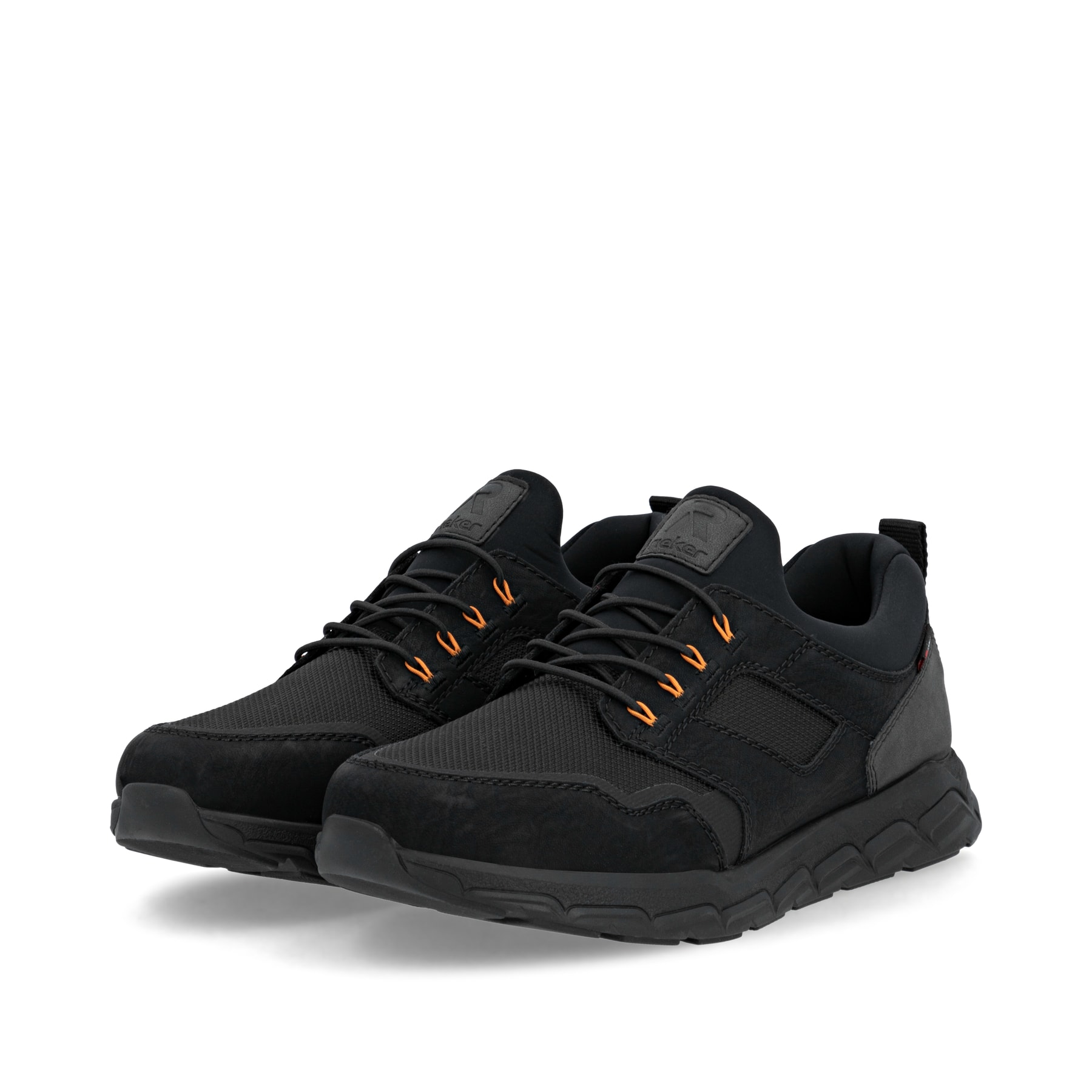 Schwarze Rieker Herren Sneaker Low 09102-00 mit wasserabweisender TEX-Membran. Schuhpaar seitlich schräg.