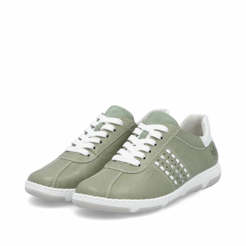 Grüne Rieker Damen Schnürschuhe 42408-52 mit der Extraweite H. Schuhpaar seitlich schräg.