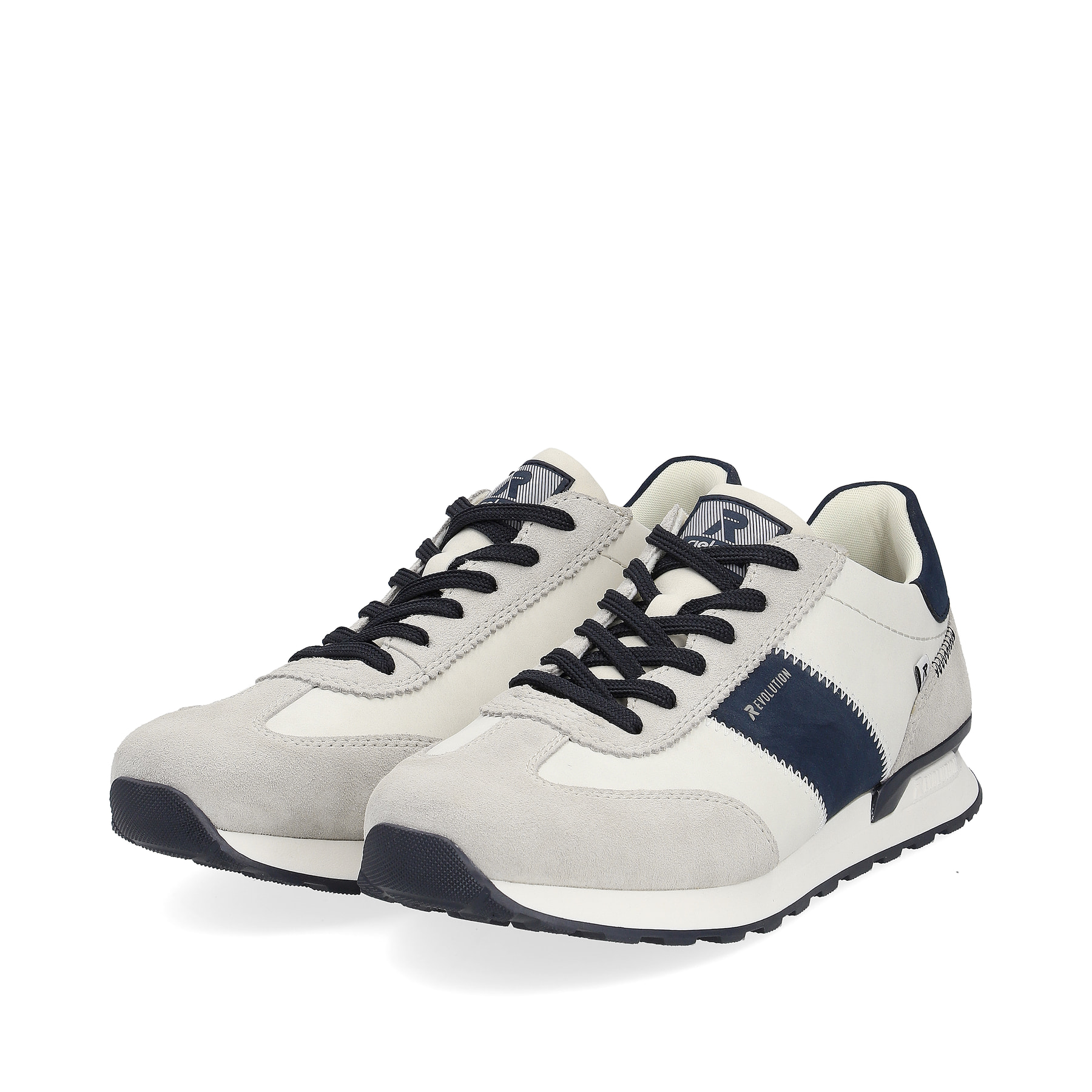 Graue Rieker Herren Sneaker Low U0306-80 mit leichter und griffiger Sohle. Schuhpaar seitlich schräg.