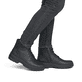 Schwarze Rieker Herren Schnürstiefel F5400-00 aus Glattleder mit Flip-Grip Sohle. Schuh am Fuß.