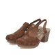 Braune Rieker Slingpumps 66775-24 aus Rauleder mit handgestickten Nähten. Schuhpaar seitlich schräg.