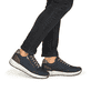 Baskets basses Rieker bleues pour homme 11504-14 avec fermeture éclair. Chaussure au pied.
