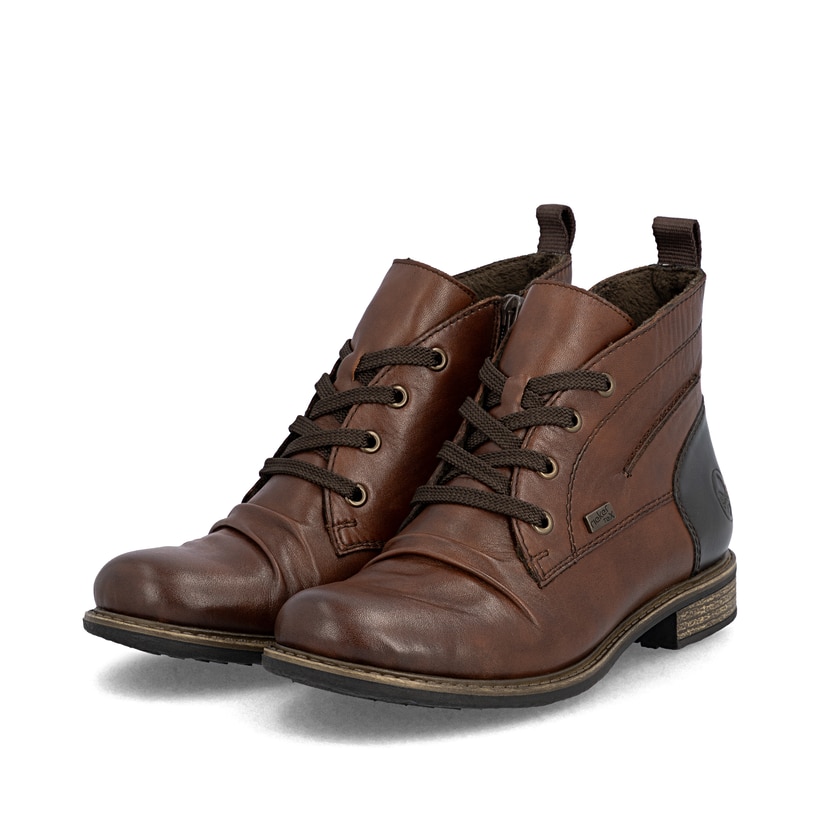 Dunkelbraune Rieker Damen Kurzstiefel 74804-22 aus Glattleder. Schuhpaar seitlich schräg.