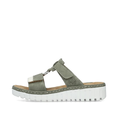 Grüne Rieker Damen Pantoletten V1396-52 mit einem Klettverschluss. Schuh Außenseite.