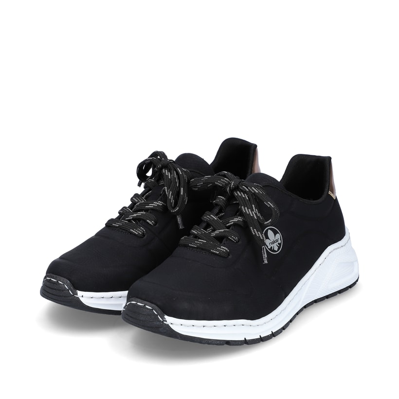 Schwarze Rieker Damen Sneaker Low M4903-01 mit Schnürung sowie der Extraweite H. Schuhpaar seitlich schräg.