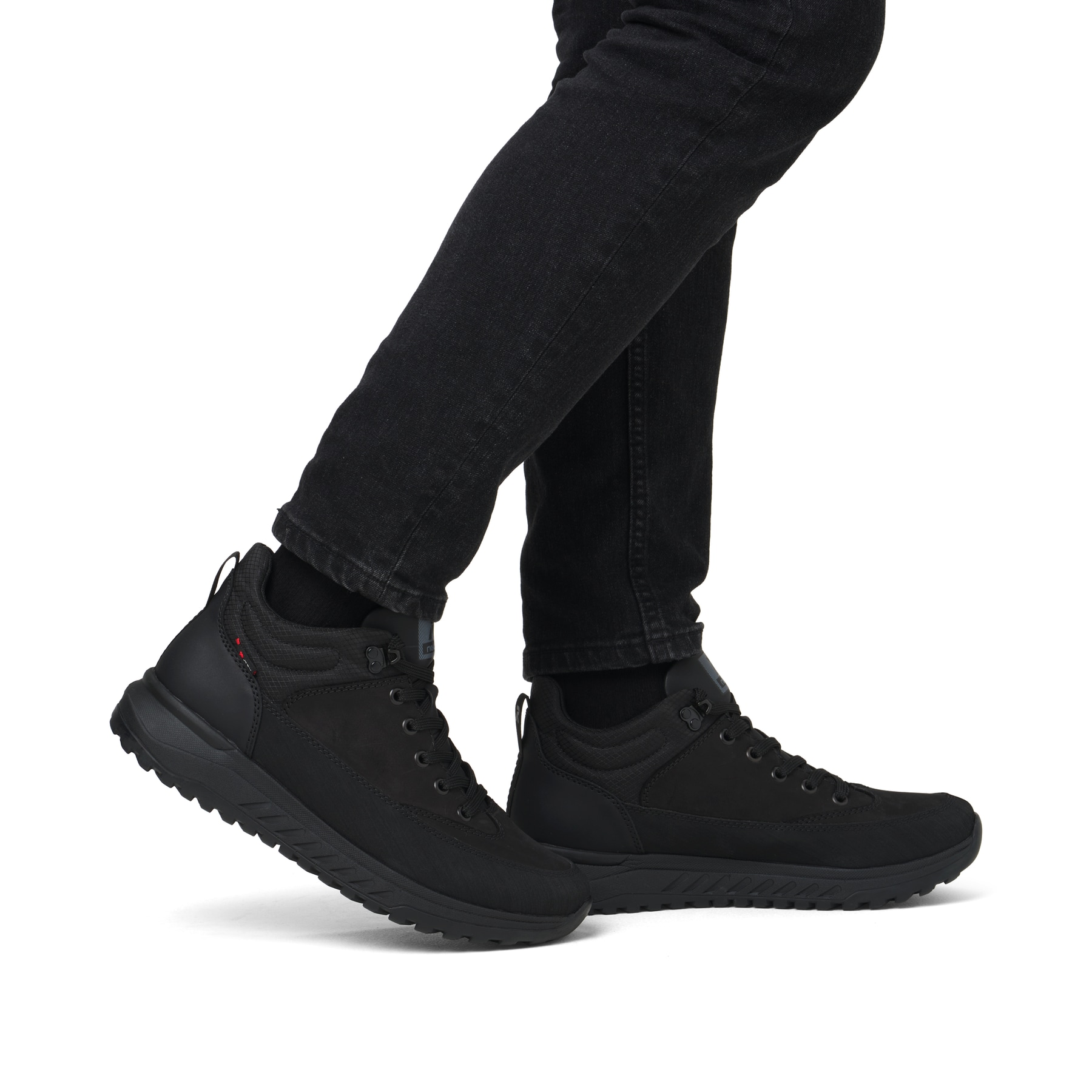 Schwarze Rieker Herren Schnürstiefel U0173-00 mit wasserabweisender TEX-Membran. Schuh am Fuß.