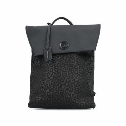 Rieker Damen Rucksack H1386-00 in Glanzschwarz aus Kunstleder mit Reißverschluss. Rucksack getragen.