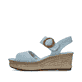 Blaue vegane Rieker Keilsandaletten 68763-10 mit trendigen Schnalle. Schuh Außenseite.