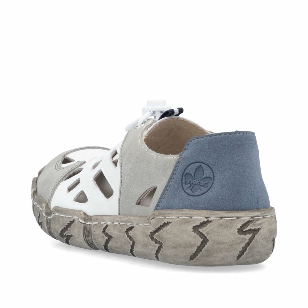 Weiße Rieker Damen Slipper L0358-80 mit Gummizug sowie extra weicher Decksohle. Schuh von hinten.