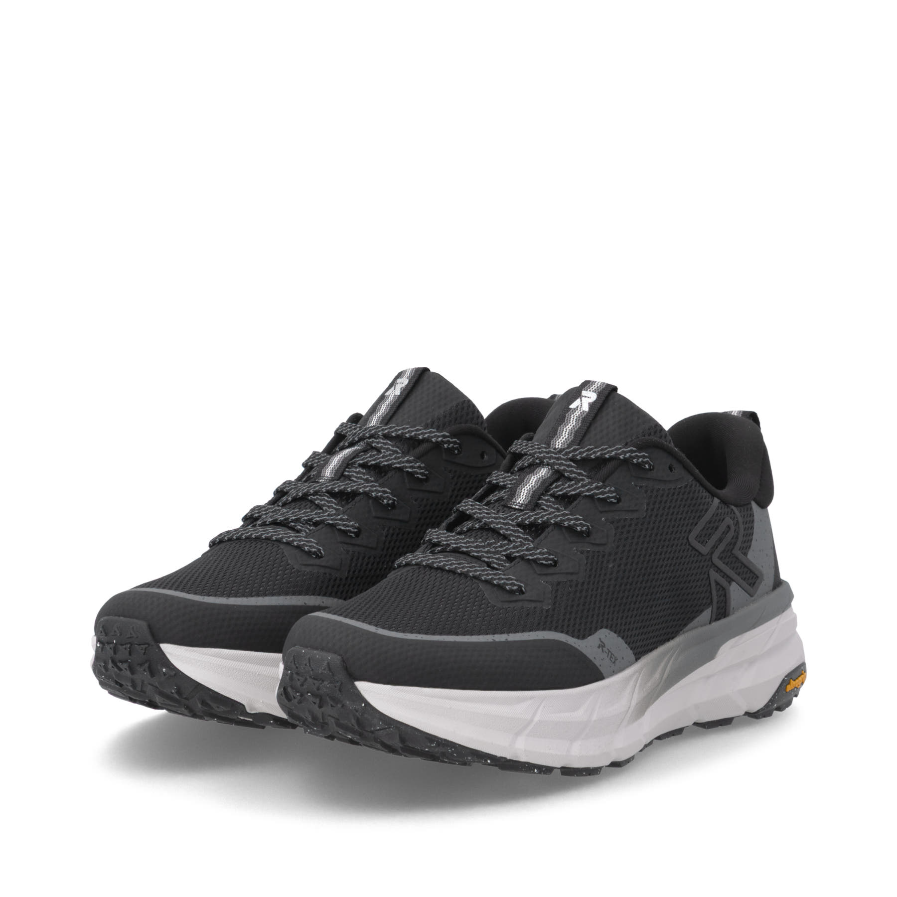 Schwarze Rieker Sport Herren Sneaker Low U4501-00. Schuhpaar seitlich schräg.