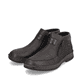 
Dunkelbraune Rieker Herren Slipper 05152-25 mit einer schockabsorbierenden Sohle. Schuhpaar schräg.