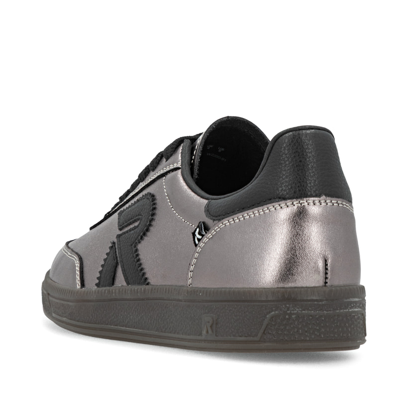 Silberne Rieker Damen Sneaker Low W2200-91 mit einer Schnürung. Schuh von hinten.