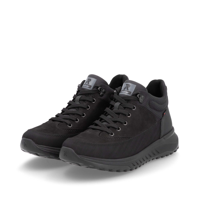 Schwarze Rieker Herren Schnürstiefel U0173-00 mit wasserabweisender TEX-Membran. Schuhpaar seitlich schräg.