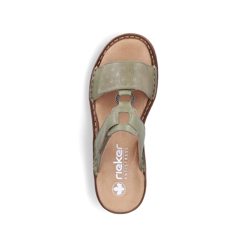 Grüne Rieker Damen Pantoletten 60885-54 mit einem Klettverschluss. Schuh von oben.