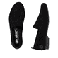 Schwarze Rieker Damen Slipper 51989-00 mit Strasssteinen sowie einem Gummizug. Schuh von oben, liegend.