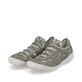 Grüne Rieker Damen Slipper 54560-52 mit Gummizug sowie extra weicher Decksohle. Schuhpaar seitlich schräg.