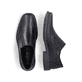 Schwarze Rieker Herren Slipper B0873-00 mit Elastikeinsatz sowie Extraweite H. Schuh Außenseite gespiegelt.