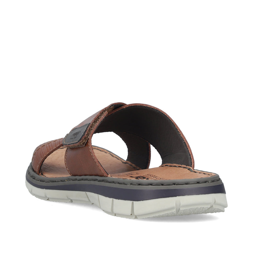 Braune Rieker Herren Pantoletten 25151-24 aus Glattleder mit Klettverschluss. Schuh von hinten.