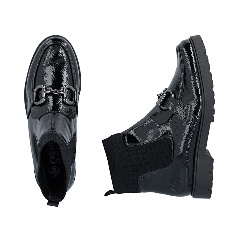 Schwarze Rieker Damen Kurzstiefel 45573-00 mit Schmuckelementen sowie Gummizug. Schuh von oben, liegend.