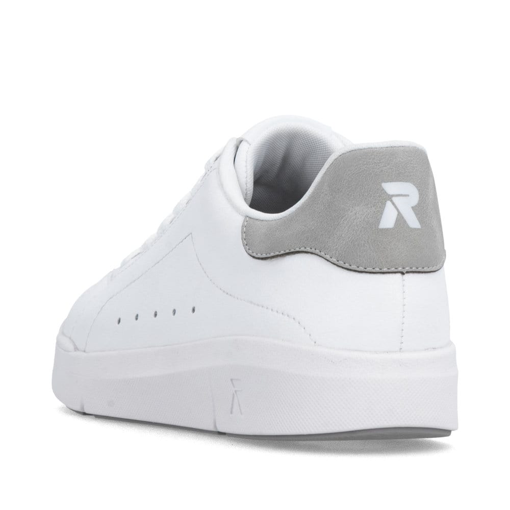 Baskets basses Rieker blanches pour femme 41902-80 avec lacets. Chaussure vue de l'arrière.