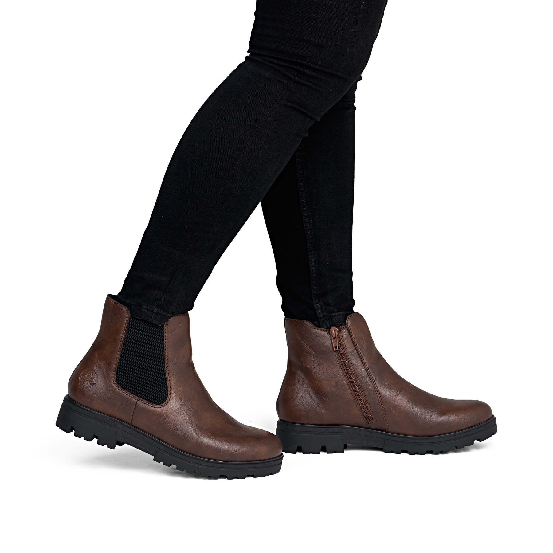 Chelsea Boots Rieker marron pour femmes 43072-22 avec fermeture éclair. Chaussure au pied.