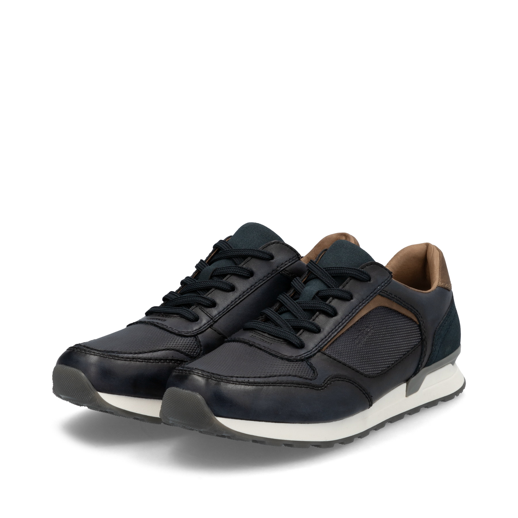 Blaue Rieker Herren Sneaker Low U0311-14 mit Schnürung sowie Komfortweite G 1/2. Schuhpaar seitlich schräg.