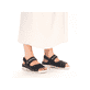 Stahlblaue Rieker Damen Riemchensandalen V7473-14 mit einem Klettverschluss. Schuh Außenseite gespiegelt.