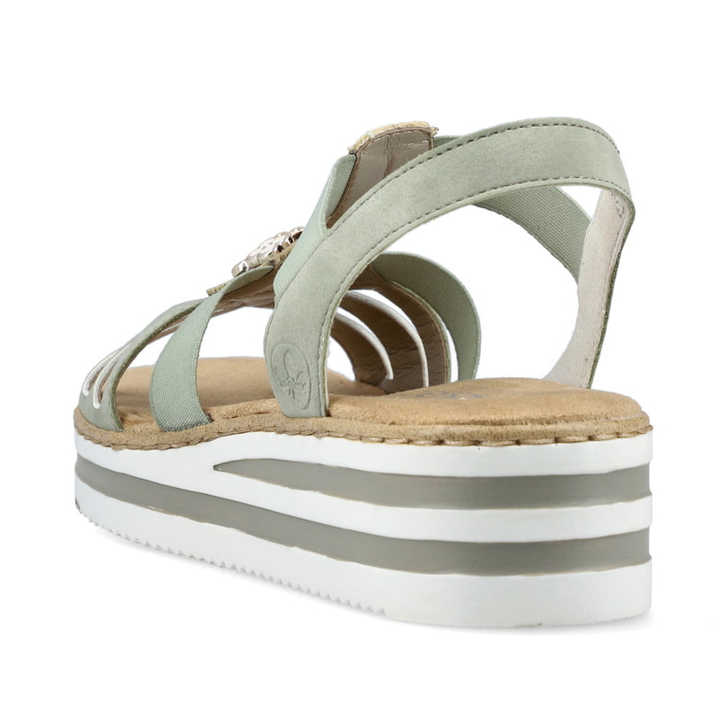 Grüne Rieker Keilsandaletten V0245-52 mit Schmuckelementen sowie einem Gummizug. Schuh von hinten.