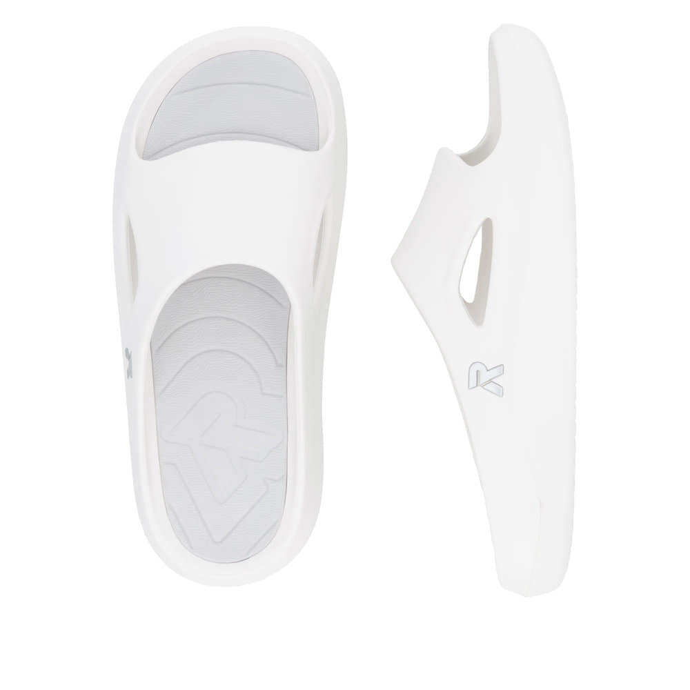 Mules Rieker blanches pour femme W3450-80 avec semelle ultra légère. Chaussure vue de dessus, couchée.