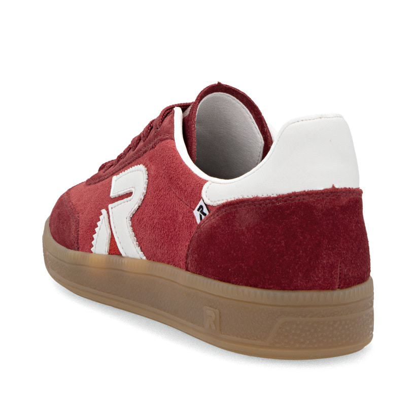 Baskets basses Rieker rouges pour femme W2200-33 avec lacets. Chaussure vue de l'arrière.
