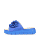 Blaue Rieker Damen Pantoletten V1052-14 mit dekorativer Blume. Schuh Außenseite.