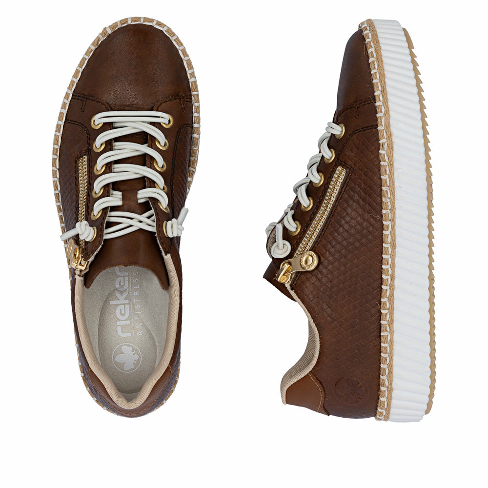 Braune Rieker Damen Sneaker Low M2940-22 aus Glattleder mit einem Reißverschluss. Schuh von oben, liegend.