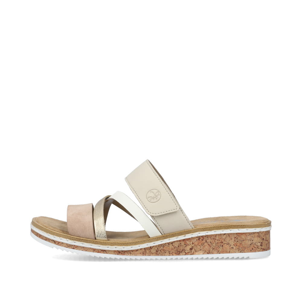 Beige Rieker Damen Pantoletten V3652-94 mit Klettverschluss sowie leichter Sohle. Schuh Außenseite.
