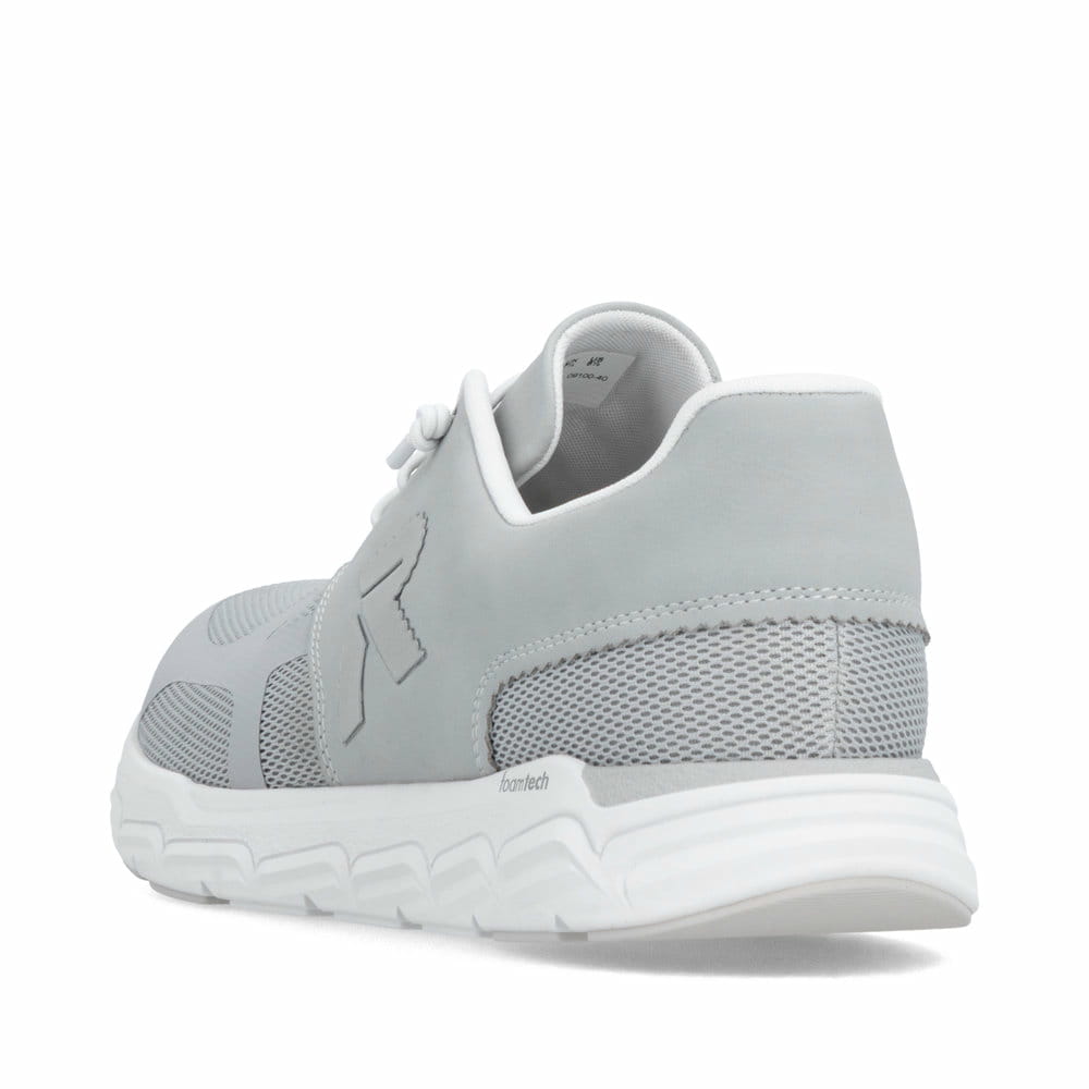 Graue Rieker Herren Sneaker Low 09100-40 mit Schnürung sowie abgesetztem Logo. Schuh von hinten.