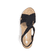 Tiefschwarze Rieker Keilsandaletten V3850-00 mit einem Elastikeinsatz. Schuh von oben.