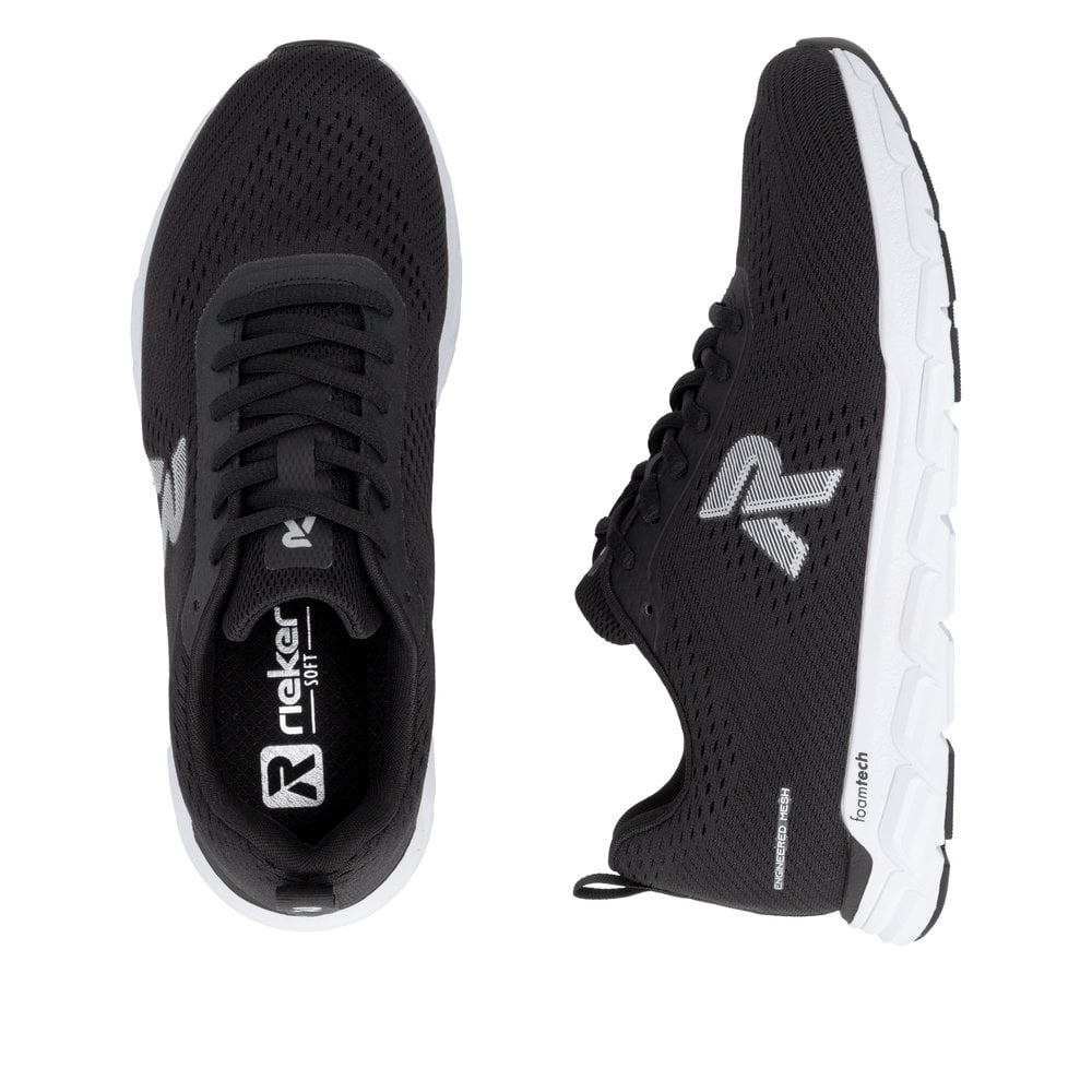 Baskets basses Rieker noires pour femme M9006-00 avec lacets. Chaussure vue de dessus, couchée.
