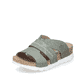 Grüngraue Rieker Damen Pantoletten 64469-52 mit groben Ziernähten. Schuh seitlich schräg.