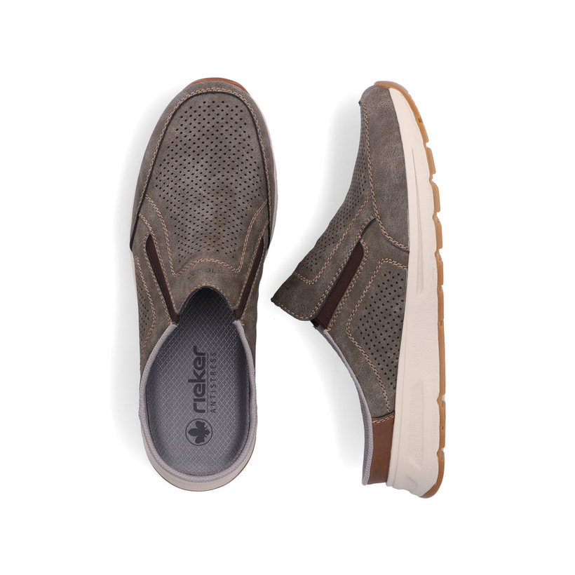 Braune Rieker Herren Clogs B0760-25 mit einem Gummizug sowie der Komfortweite G. Schuh von oben, liegend.