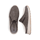 Braune Rieker Herren Clogs B0760-25 mit einem Gummizug sowie der Komfortweite G. Schuh von oben, liegend.