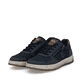 
Marineblaue Rieker Herren Sneaker Low 37029-14 mit einer robusten Profilsohle. Schuhpaar schräg.