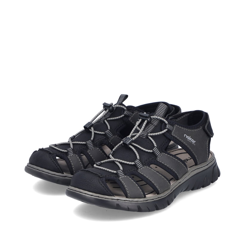 Schwarze Rieker Herren Trekkingsandalen 26770-00 mit einem Klettverschluss. Schuhpaar seitlich schräg.