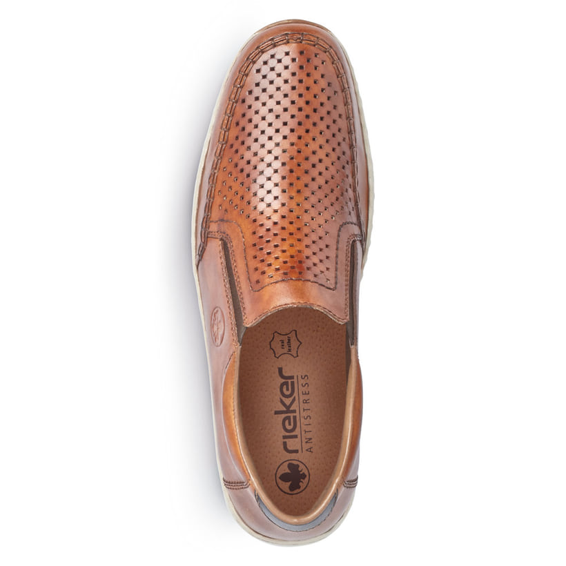 Braune Rieker Herren Slipper 08868-24 mit Gummizug sowie der Komfortweite G 1/2. Schuh von oben.