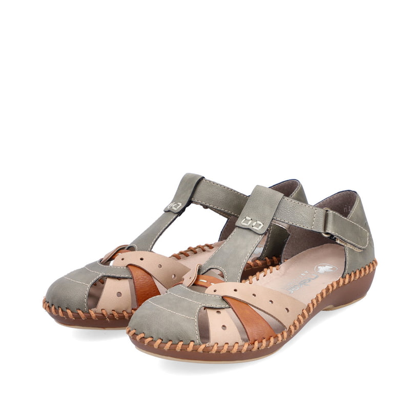 Grünbraune Rieker Damen Sandalen M1655-54, Barfußschuhe mit modernen Ziernähten. Schuhpaar seitlich schräg.