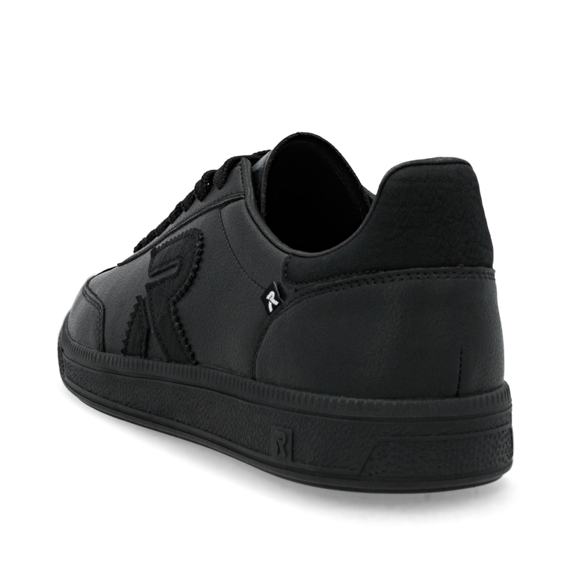 Schwarze Rieker Herren Sneaker Low U2200-02 mit einer Schnürung. Schuh von hinten.