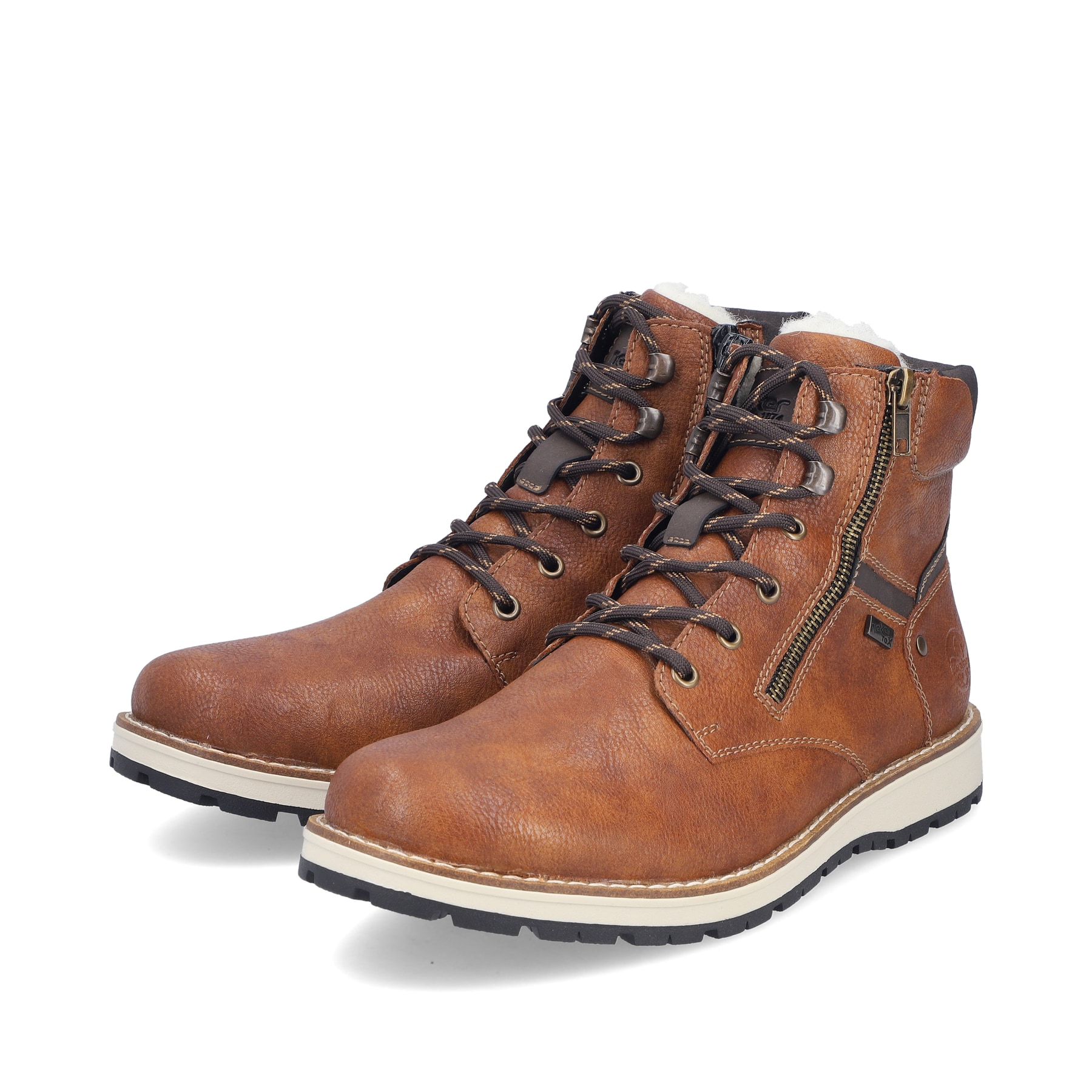 Braune Rieker Herren Schnürstiefel 38425-25 mit wasserabweisender TEX-Membran. Schuhpaar seitlich schräg.