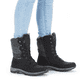 Tiefschwarze Rieker Damen Schnürstiefel M9643-01 mit Schnürung und Reißverschluss. Schuh am Fuß