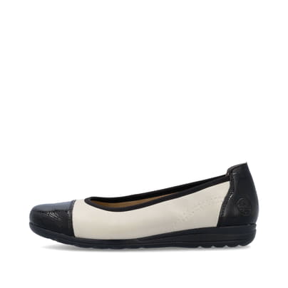 Weiße Rieker Ballerinas L9351-80 mit runden Ziernähten. Schuh Außenseite.