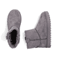 Graue Rieker Damen Kurzstiefel 99870-45 mit Fellschaftrand sowie Komfortweite G. Schuh von oben, liegend.