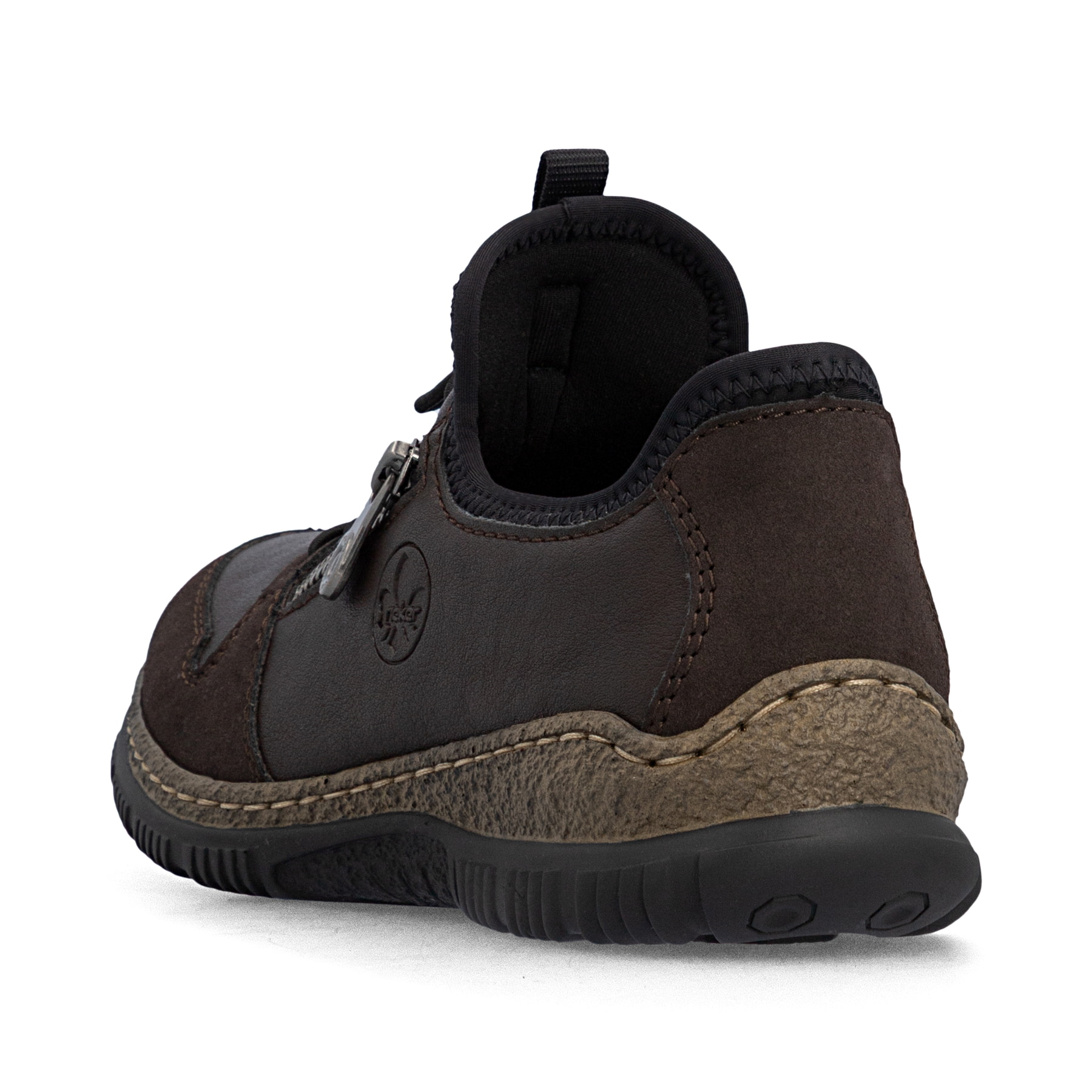 Dunkelbraune Rieker Damen Slipper N32G0-25 mit Deko-Reißverschluss. Schuh von hinten.