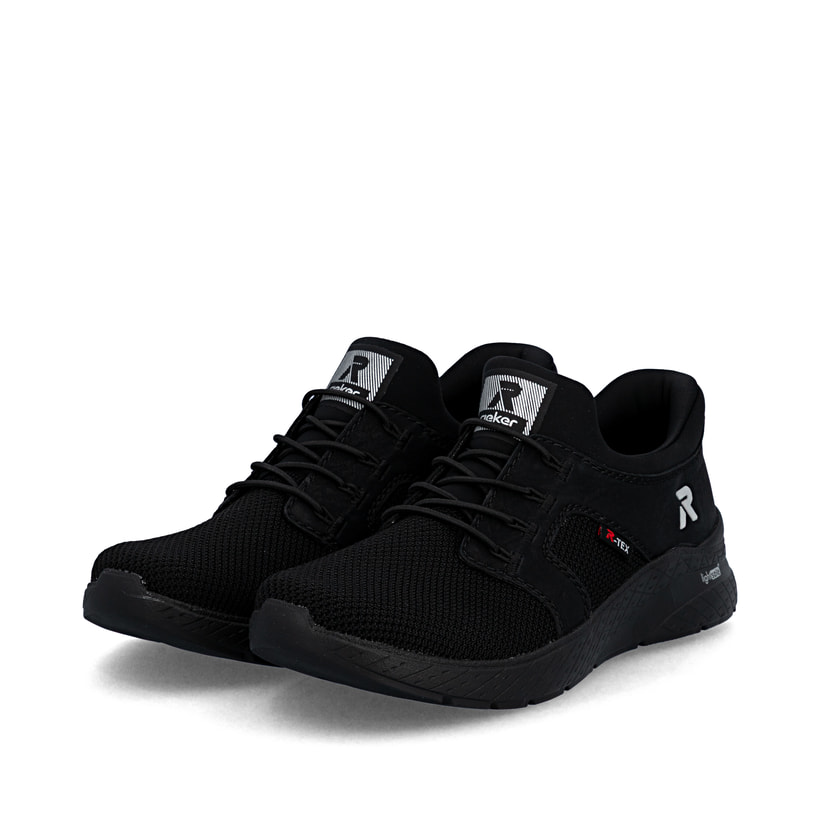 Mocassins Rieker noirs femmes M8550-00 avec membrane RiekerTEX hydrofuge. Chaussures inclinées sur le côté.